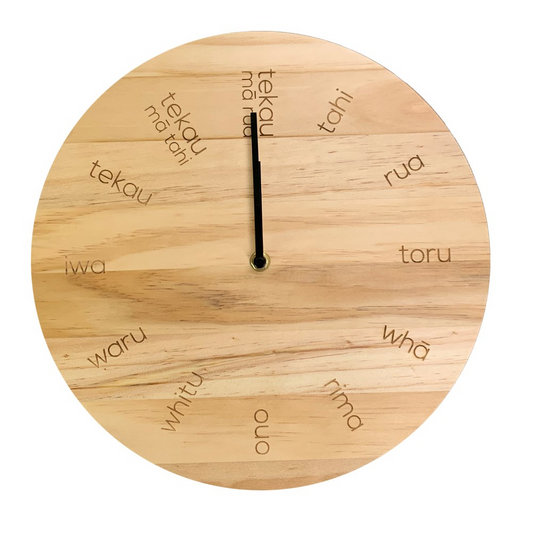 Moana Road Clock - Te Reo Pine